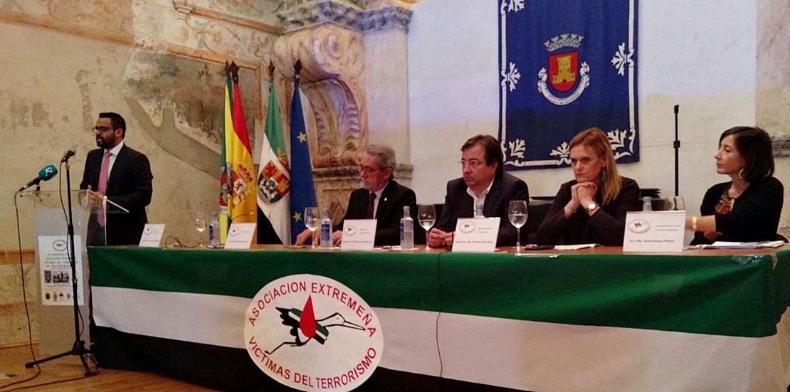 García Seco en Olivenza: “Las víctimas del terrorismo no pueden caer en el olvido”