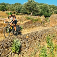 Observación de estrellas, rutas en bici eléctrica y a caballo por la frontera con Portugal