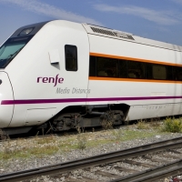 El tren vuelve a sufrir otra avería y Renfe traslada a los pasajeros en taxi