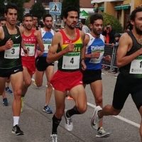 Ricardo Rosado acaricia las medallas en el Cross del Ajo