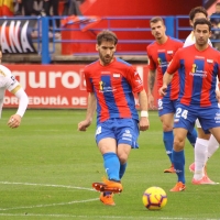 El Extremadura UD sale del descenso tras vencer al líder