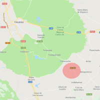 Una mujer sufre un trauma torácico en una colisión entre dos turismos