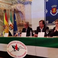 García Seco en Olivenza: “Las víctimas del terrorismo no pueden caer en el olvido”