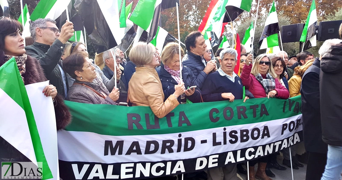 Los extremeños vuelven a llenar Madrid y piden a Sánchez inversiones