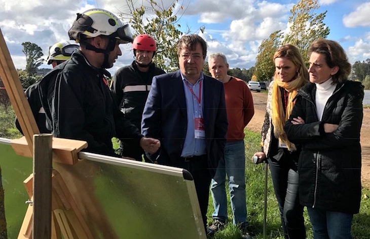 La ministra para la Transición Ecológica visita a la UME en Badajoz