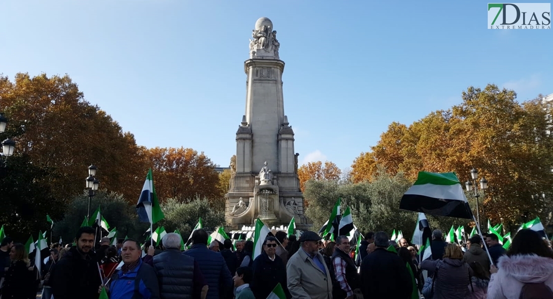 La plaza de España de Madrid va cogiendo color