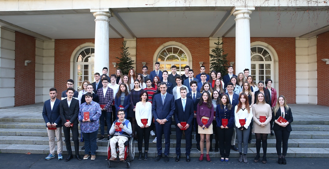 Constitución: Dos jóvenes extremeños participan en un encuentro con Sánchez