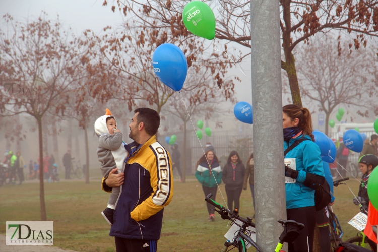 Un buen número de pacenses desafía a la niebla y el frio en la Ciclocabalgata