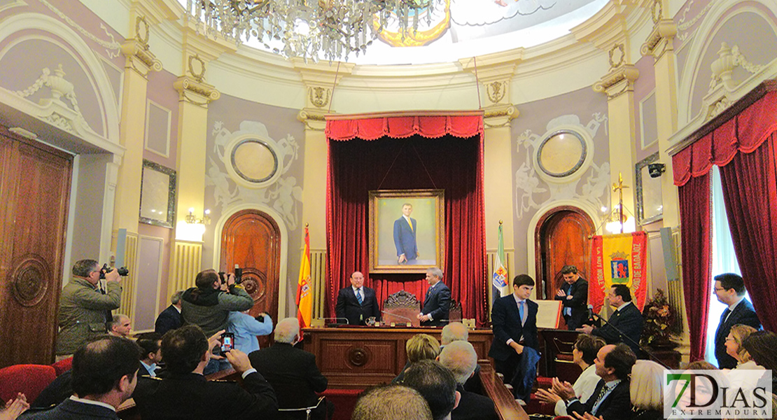 El Ayuntamiento de Badajoz conmemora el aniversario de la Constitución de 1978