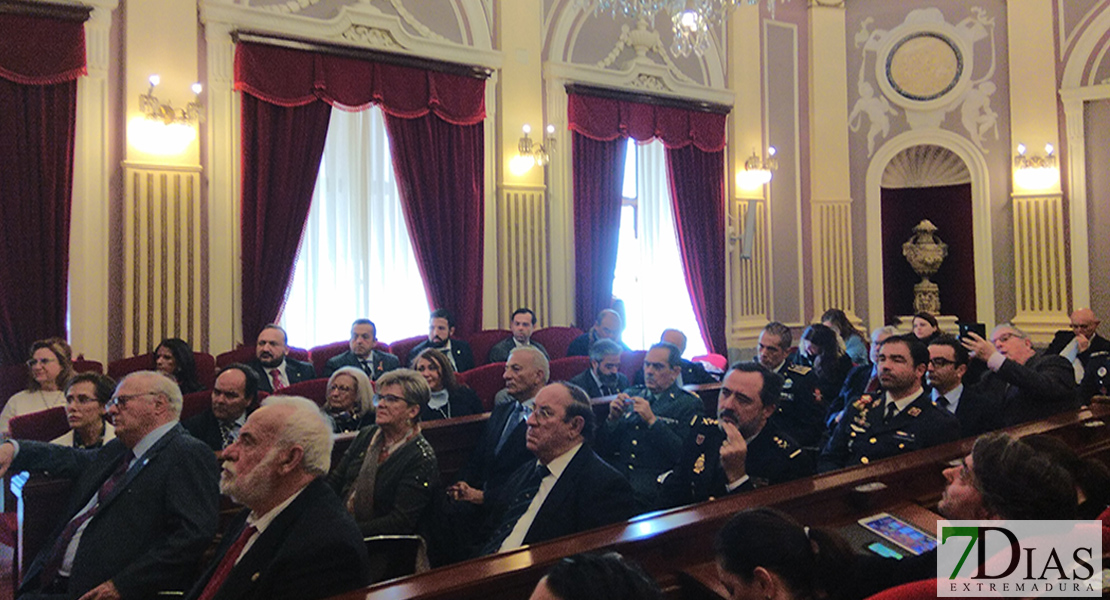 El Ayuntamiento de Badajoz conmemora el aniversario de la Constitución de 1978