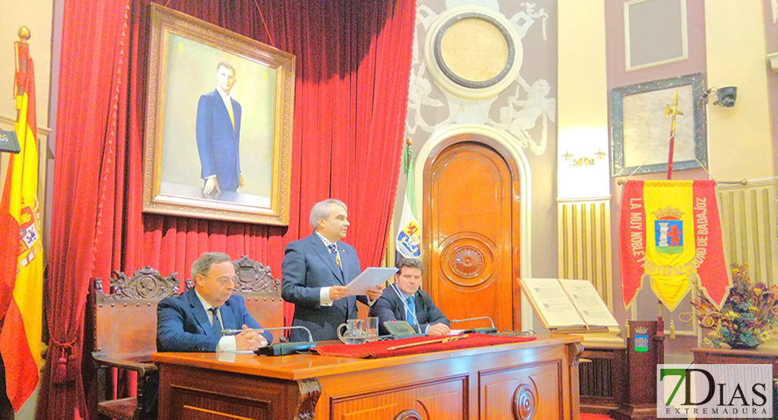 El Ayuntamiento de Badajoz conmemora el aniversario de la Constitución de 1978