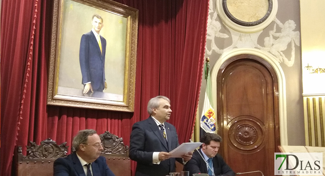 El Ayuntamiento de Badajoz conmemora el aniversario de la Constitución de 1978