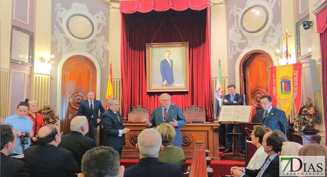 El Ayuntamiento de Badajoz conmemora el aniversario de la Constitución de 1978