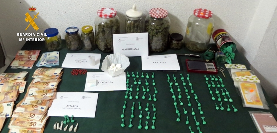 La Guardia Civil halla una libreta con nombres de compradores de droga