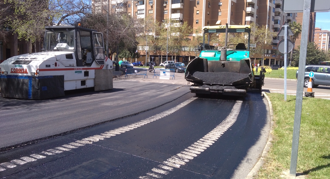 Badajoz en obras: asfaltado de calles, renovaciones en la red del agua y podas