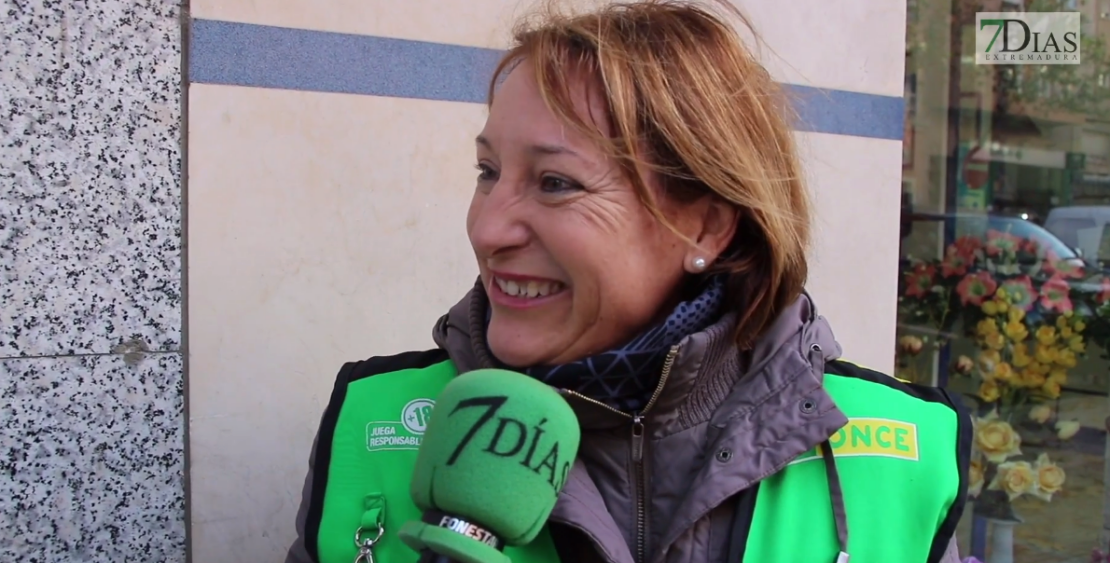 María Isabel Valero reparte la suerte en San Roque (Badajoz)