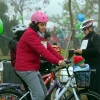 Un buen número de pacenses desafía a la niebla y el frio en la Ciclocabalgata