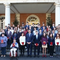 Constitución: Dos jóvenes extremeños participan en un encuentro con Sánchez