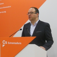 Cs: “Extremadura sigue hundiéndose en los problemas creados por el PSOE”