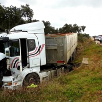 Accidente de un camión en la carretera de Alconchel