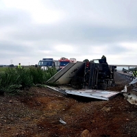Vuelca un camión en la A.5