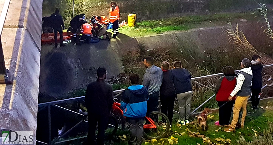 Vídeo e imágenes del rescate a un hombre en el Rivillas (Badajoz)