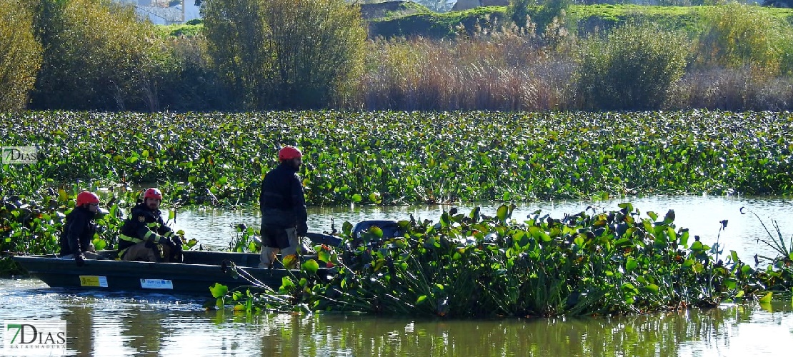 Ya se ven los trabajos de la UME en el río Guadiana