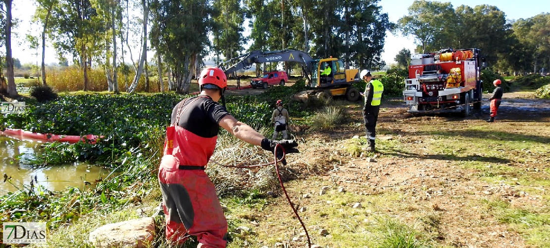 Ya se ven los trabajos de la UME en el río Guadiana
