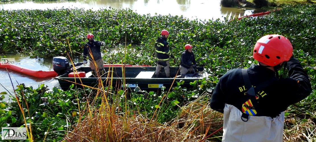 Ya se ven los trabajos de la UME en el río Guadiana