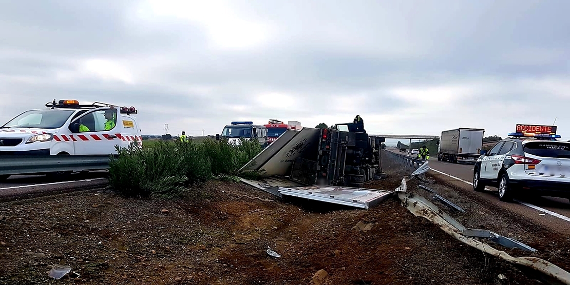Vuelca un camión en la A.5