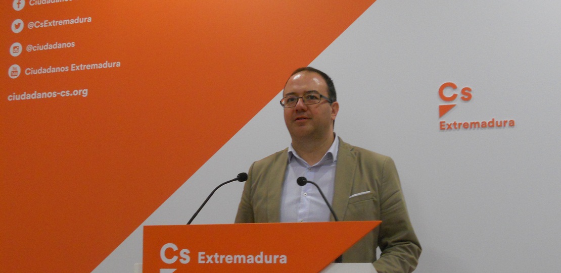 Cs critica que Vara no defienda los intereses de los extremeños ante Sánchez