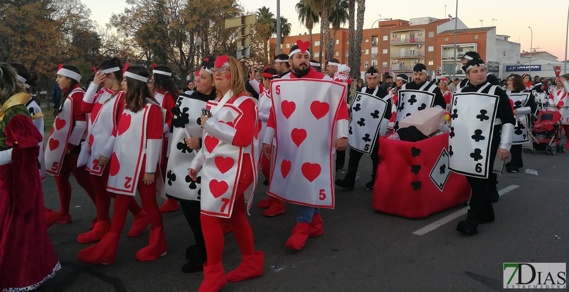 Los Reyes Magos y las 18 carrozas reparten 6.700 kilos de caramelos en Mérida