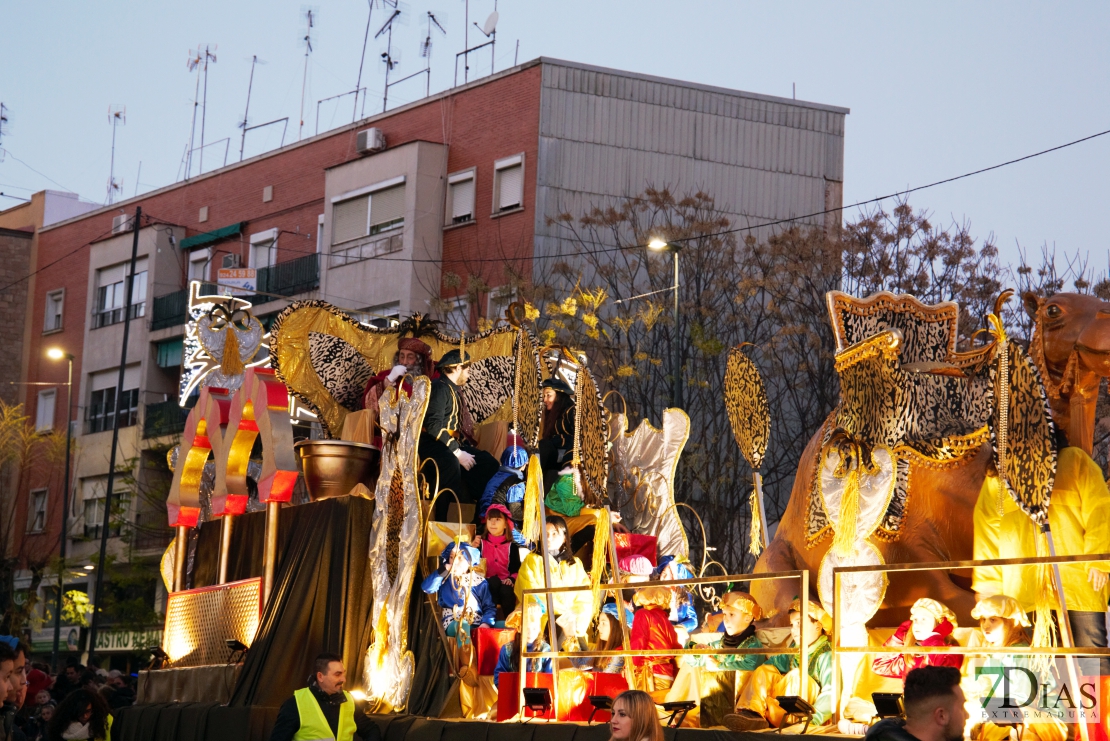 Imágenes que deja la Cabalgata de los Reyes Magos de Oriente en Badajoz