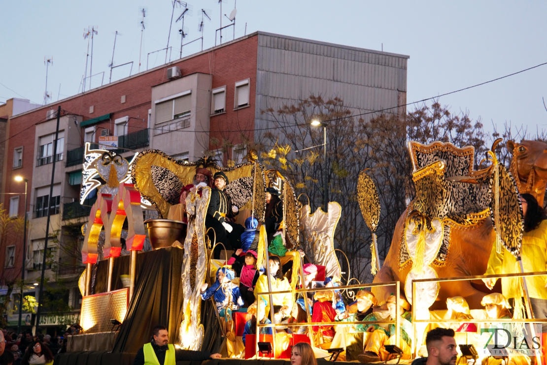 Imágenes que deja la Cabalgata de los Reyes Magos de Oriente en Badajoz