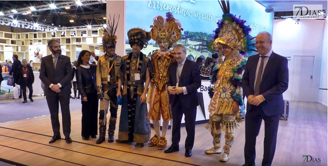 El Carnaval de Badajoz causa sensación en Fitur esperando ser de Interés Turístico Internacional