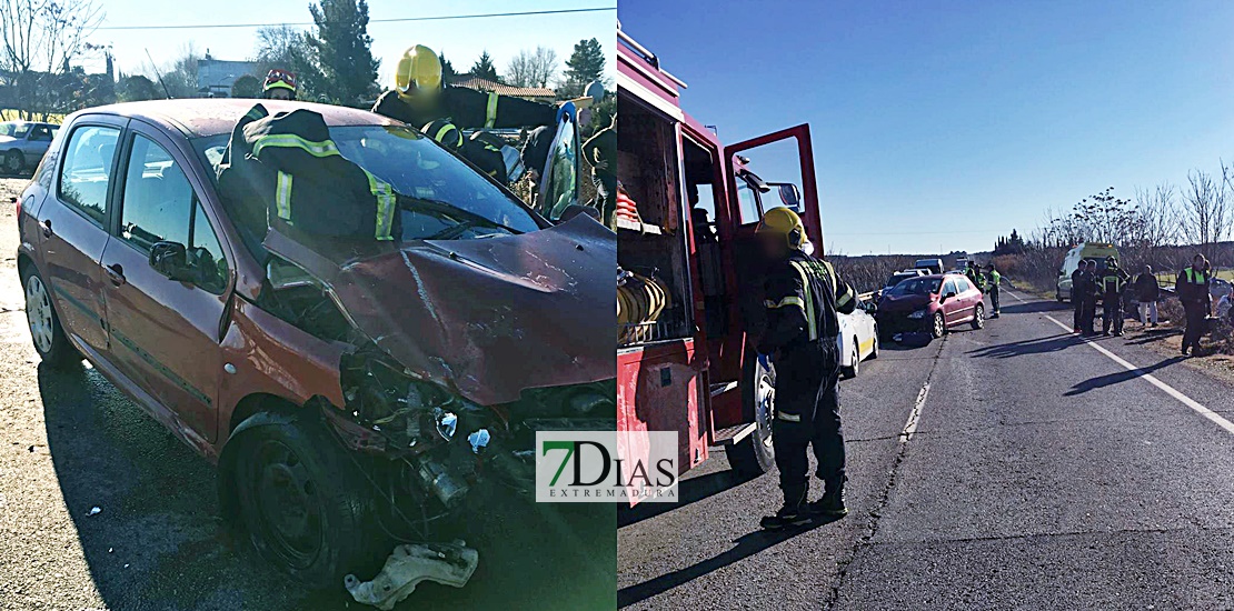 Dos heridos en una colisión entre dos vehículos en Villafranca de los Barros