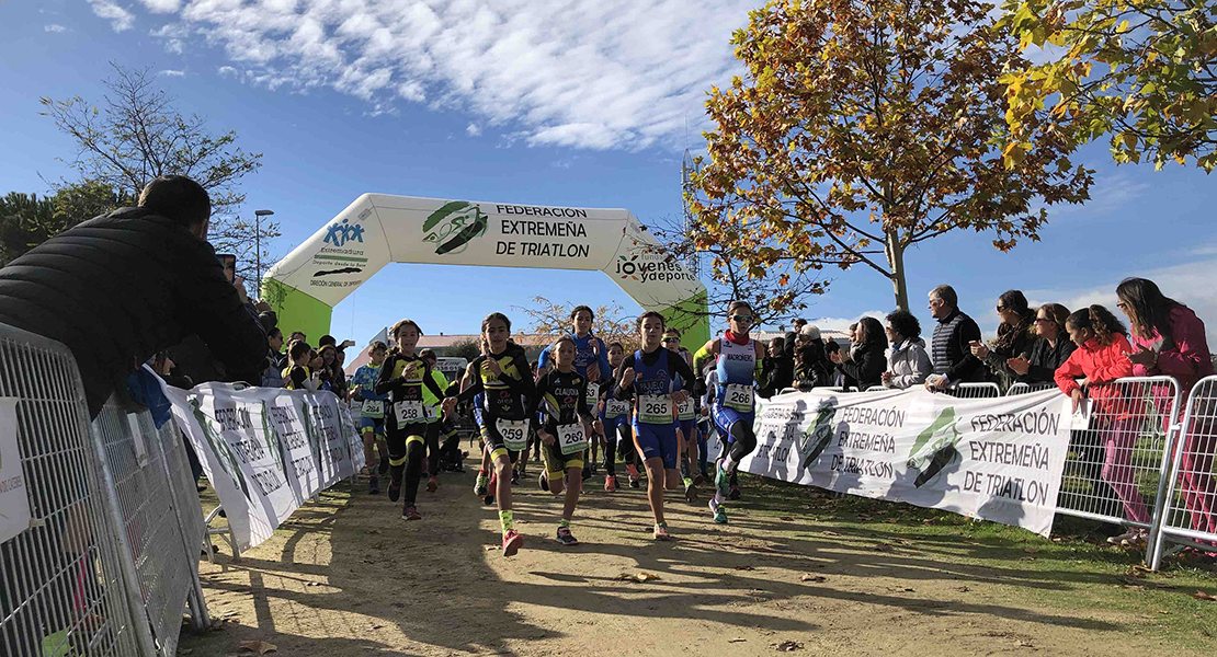 Plasencia abre la competición oficial de triatlón en Extremadura
