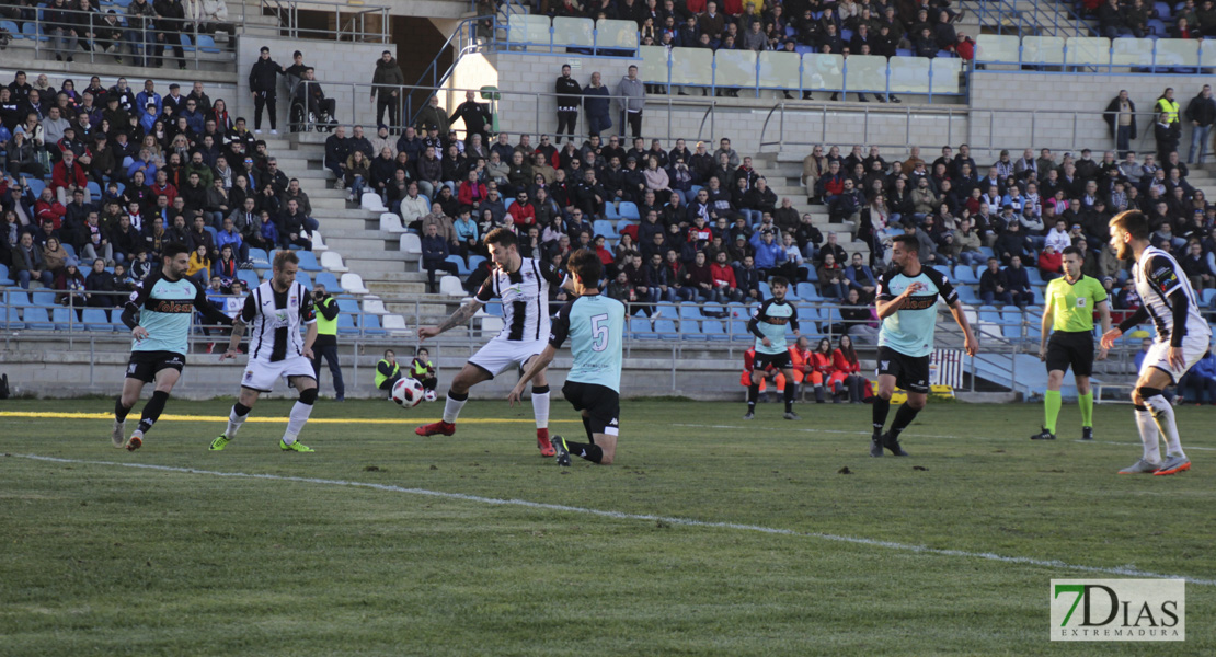 Imágenes del CD. Badajoz 4 - 0 Atlético Sanluqueño