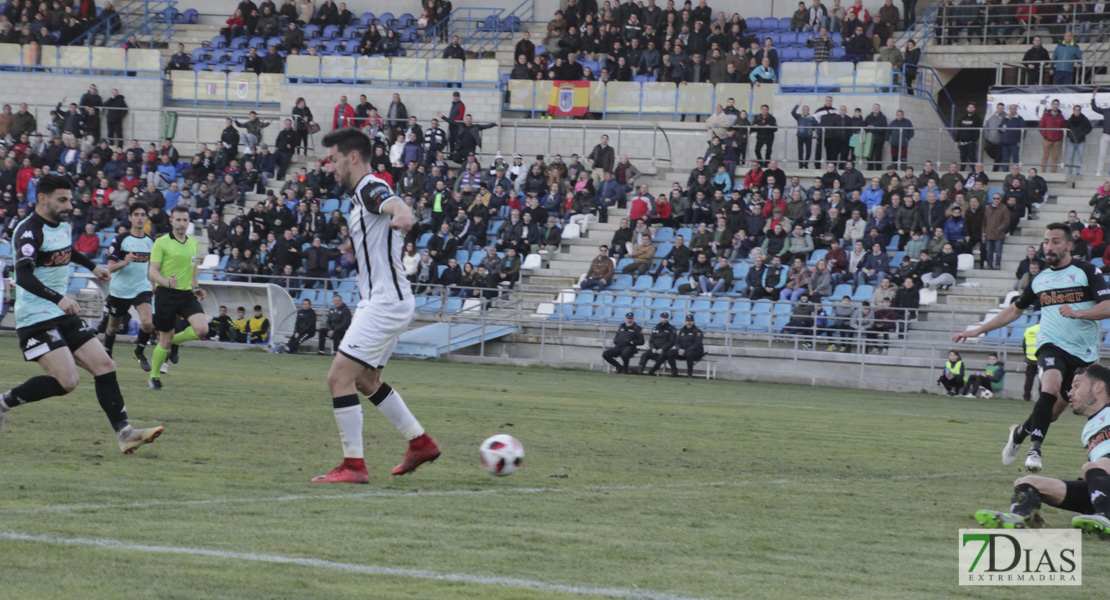 Imágenes del CD. Badajoz 4 - 0 Atlético Sanluqueño