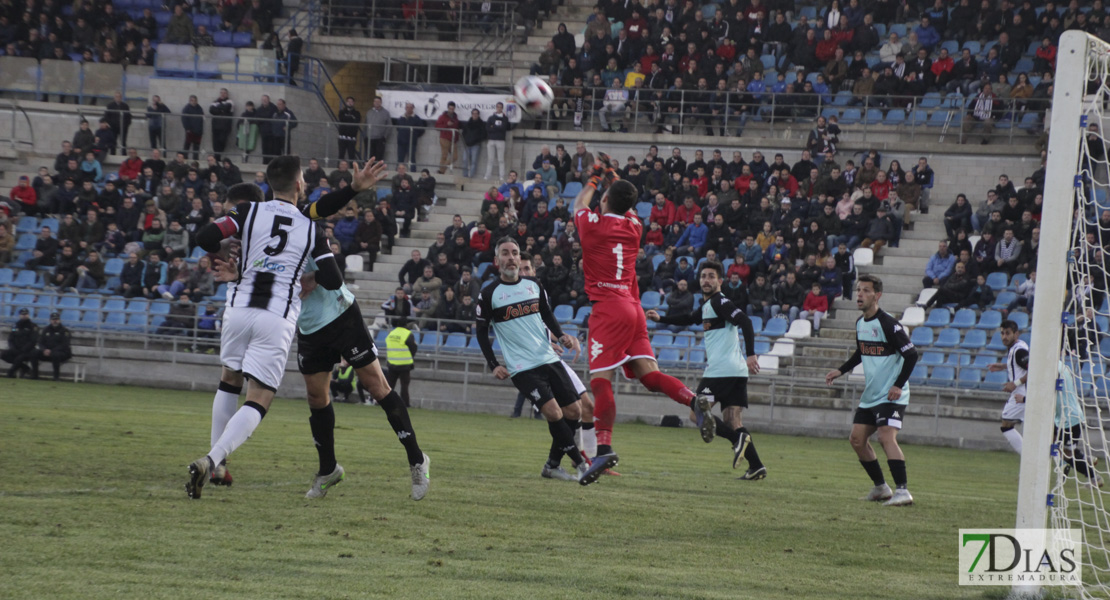 Imágenes del CD. Badajoz 4 - 0 Atlético Sanluqueño