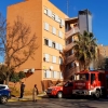 Arde la escalera de emergencia de un edificio que ha tenido que ser desalojado