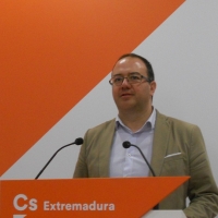 Cs critica que Vara no defienda los intereses de los extremeños ante Sánchez