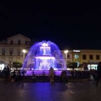 La fuente de la Plaza de España de Mérida estrena iluminación artística