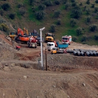 Sólo cuatro metros separan de Julen a los mineros que van a sacarle del pozo