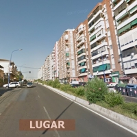 Dos mujeres heridas en una colisión entre un turismo y un camión en Badajoz