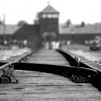 Recuerdo a las víctimas del Holocausto en Cáceres