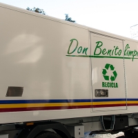 Don Benito compra un camión para recoger cartón y sustituir a otro con 22 años de servicio