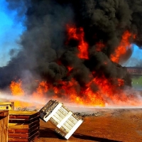 Arde una fábrica alimenticia en Tierra de Barros