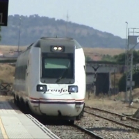 Los viajeros del tren Cáceres-Sevilla, trasladados en autobús