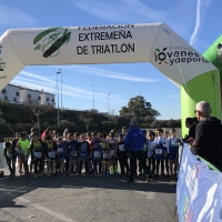 Plasencia muestra que el futuro del triatlón extremeño está asegurado